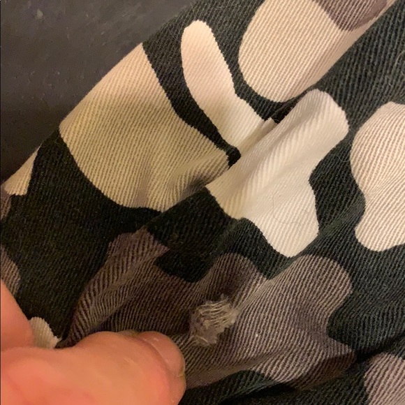 Camouflage Cargo Shorts Blk/Gray/White EUC - Picture 4 of 4